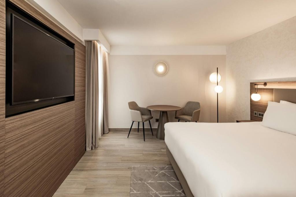 AC Hotel by Marriott St Julian's - 11