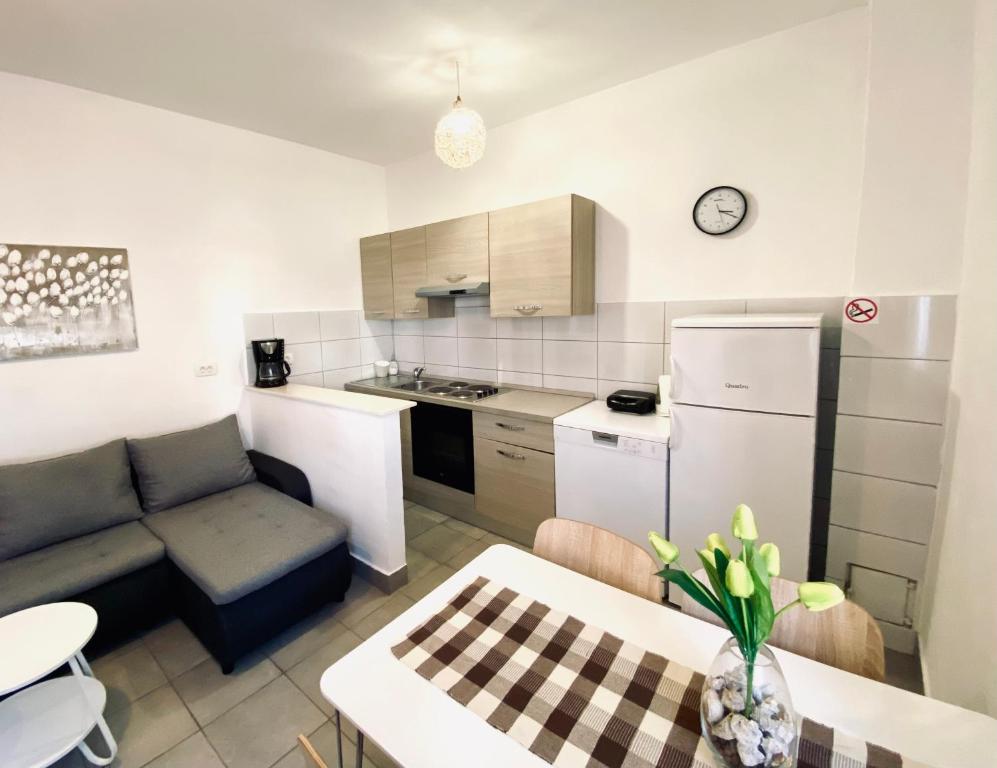 Kuchyňa alebo kuchynka v ubytovaní Luna Maris Apartments