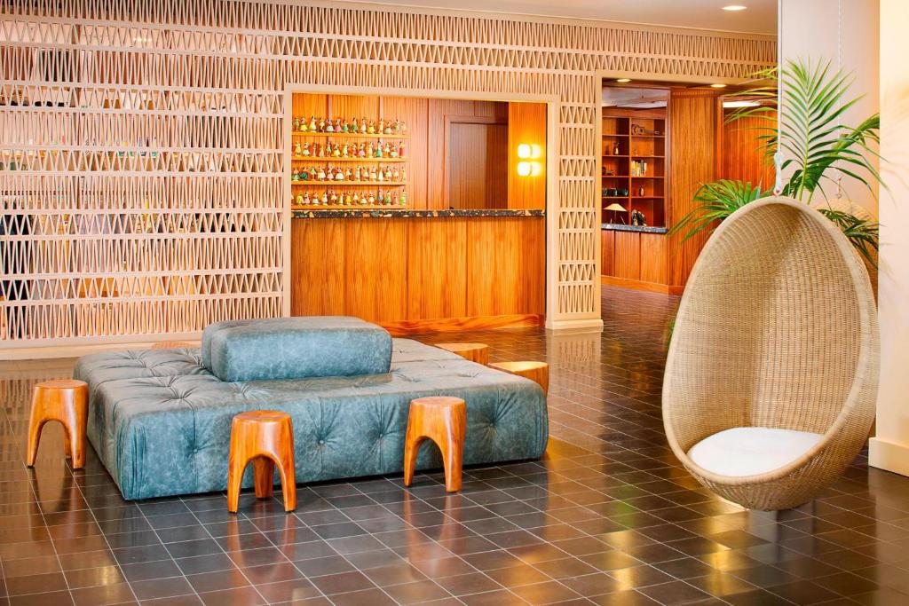 The Laylow Waikiki, Autograph Collectionにあるシーティングエリア