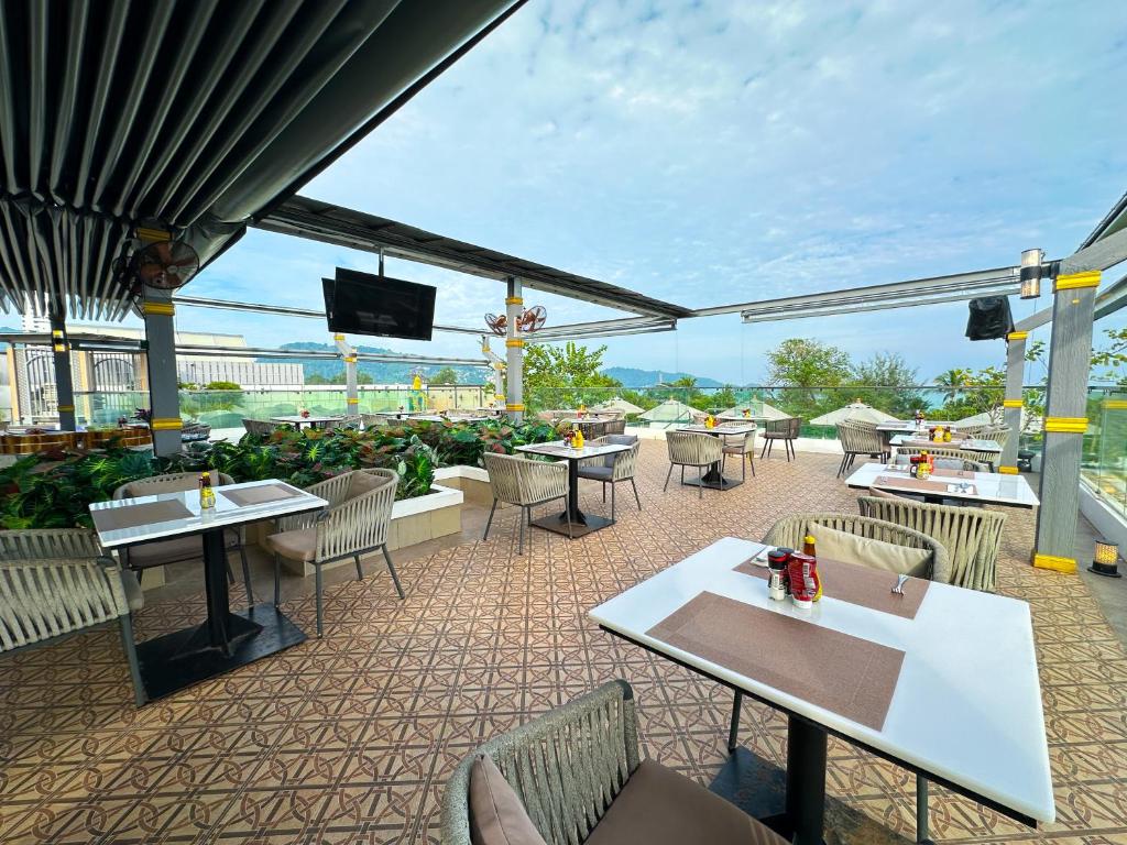 Clarian Hotel Beach Patong - Resim 14