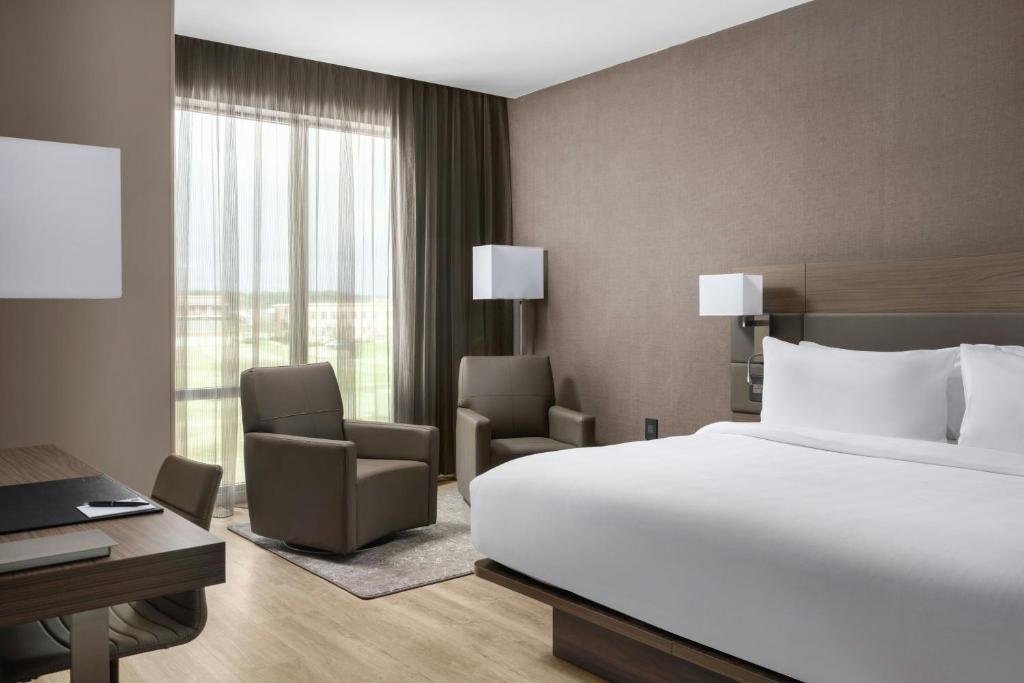 AC Hotel by Marriott Jackson Ridgeland - Suite King De Un Dormitorio Con Sofá Cama
