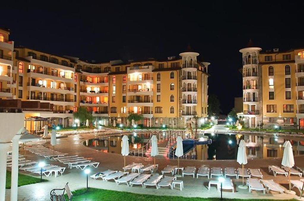 Bazén v ubytování One bedroom guest suite nebo v jeho okolí