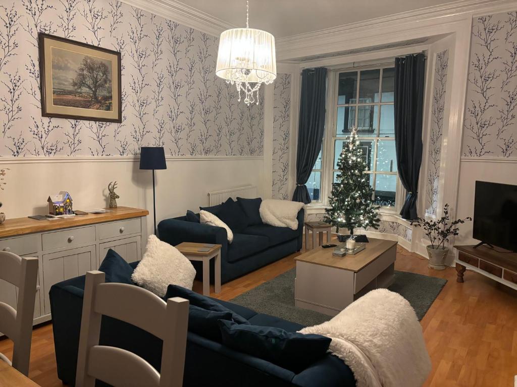 Χώρος καθιστικού στο Compton House 1