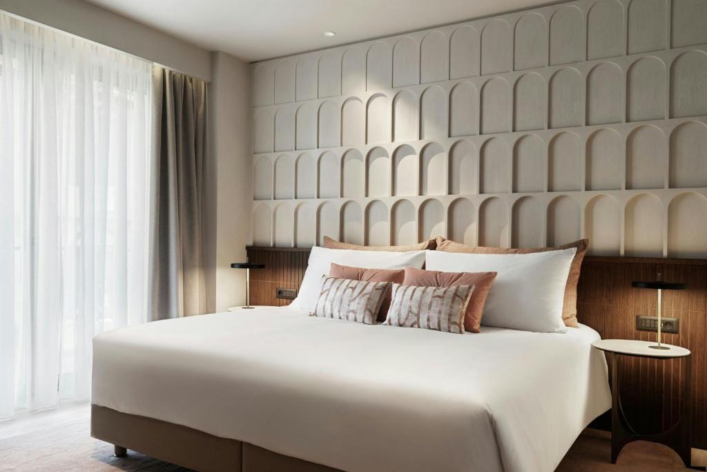 MonAsty, Thessaloniki, Autograph Collection - Resim 40