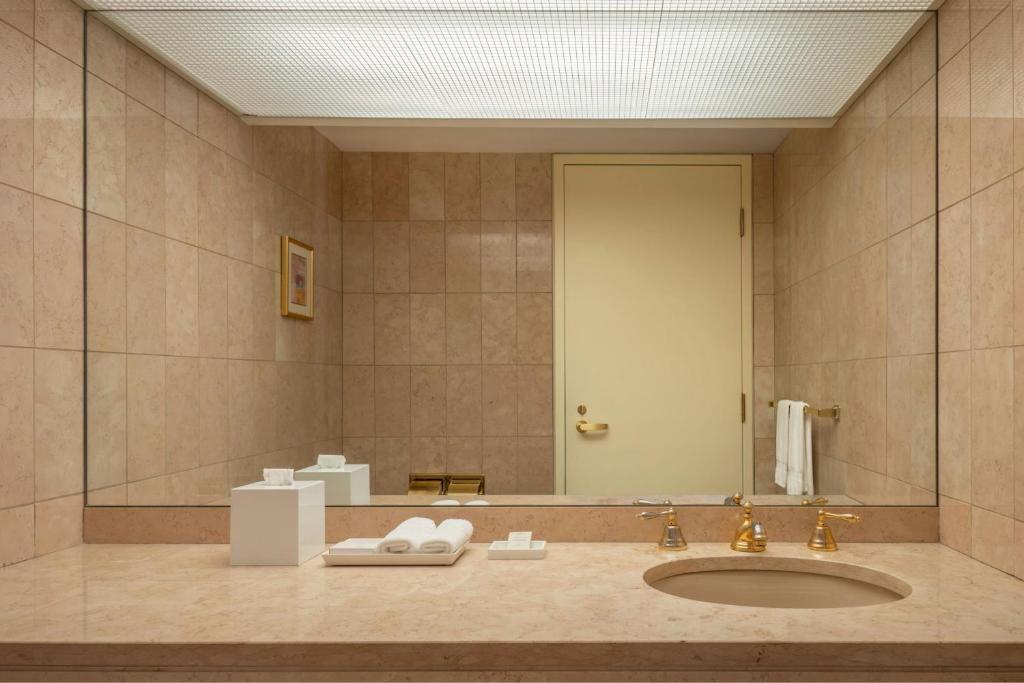 Koupelna v ubytování Metropolitan Hotel Vancouver