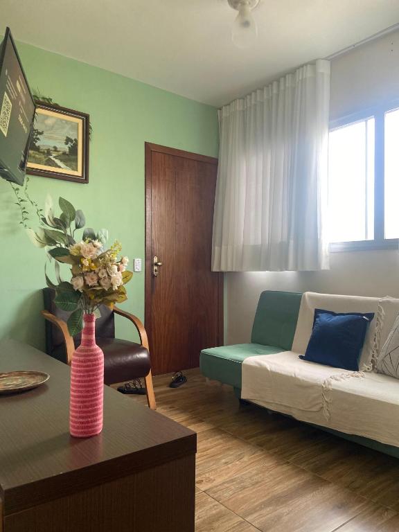 a living room with a couch and a table at Canto do Aconchego Praia de Itaparica in Vila Velha