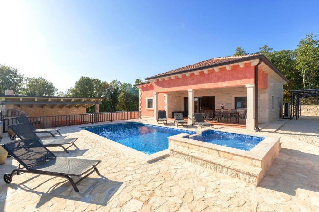 Πισίνα στο ή κοντά στο Villa Amelia