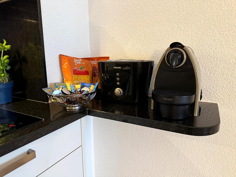 Kohvi ja tee valmistamise võimalus majutusasutuses Business Apartments Zentrum Grenchen