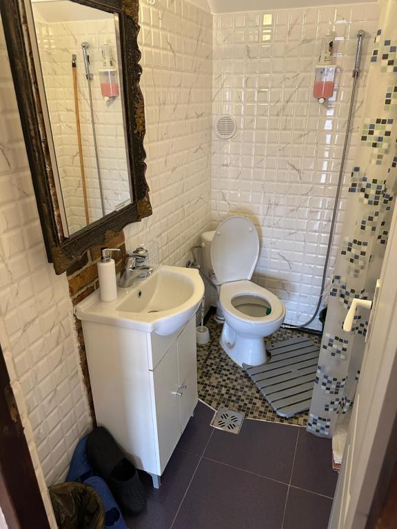 Koupelna v ubytování Casa Cezara