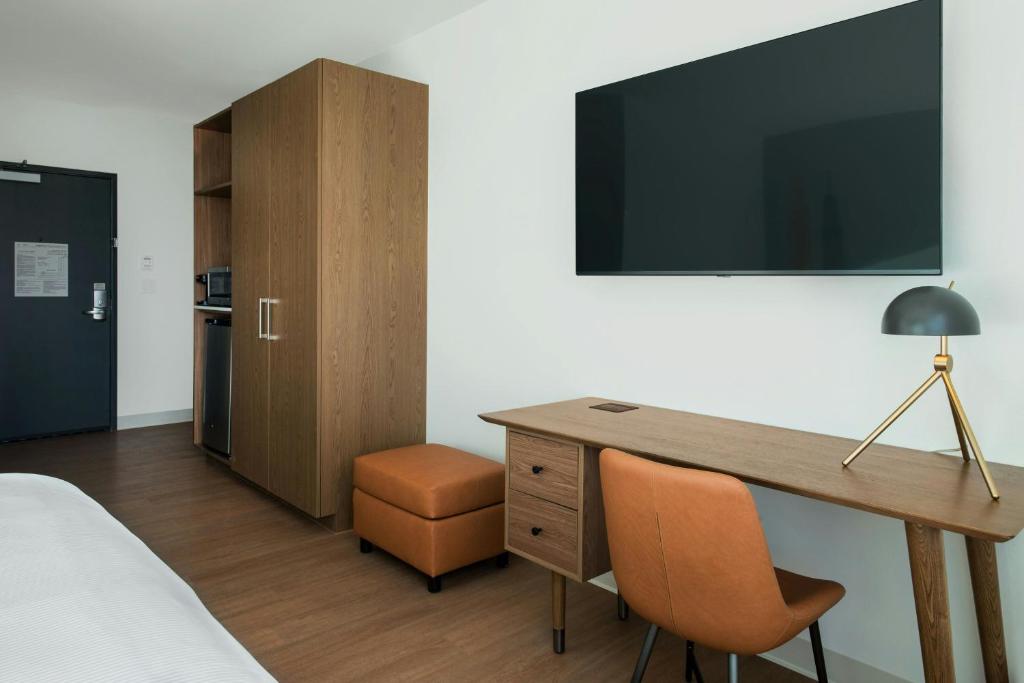 TV a/nebo společenská místnost v ubytování Element Reno Experience District