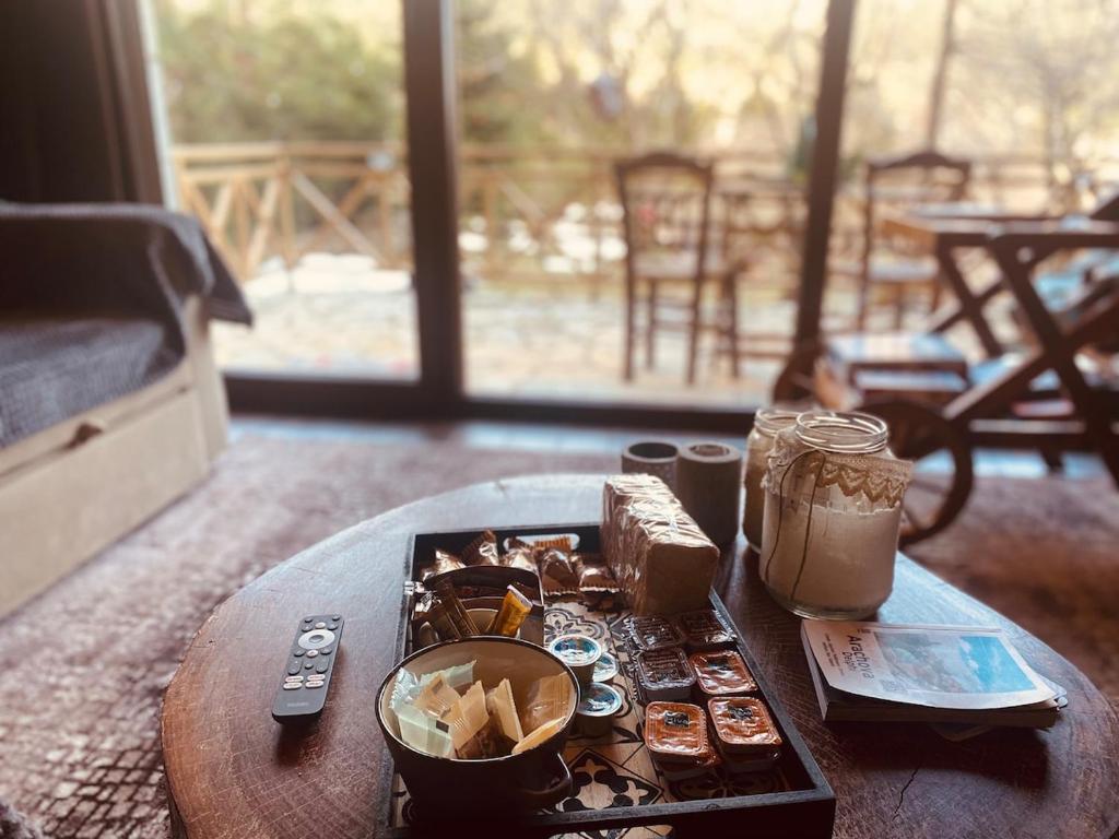 Nápoje v ubytování Pinecone Lodge, Eptalofos Wellness Chalet