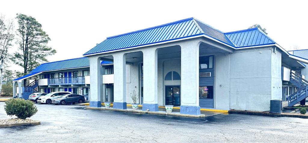 Rodeway Inn and Suites Plymouth