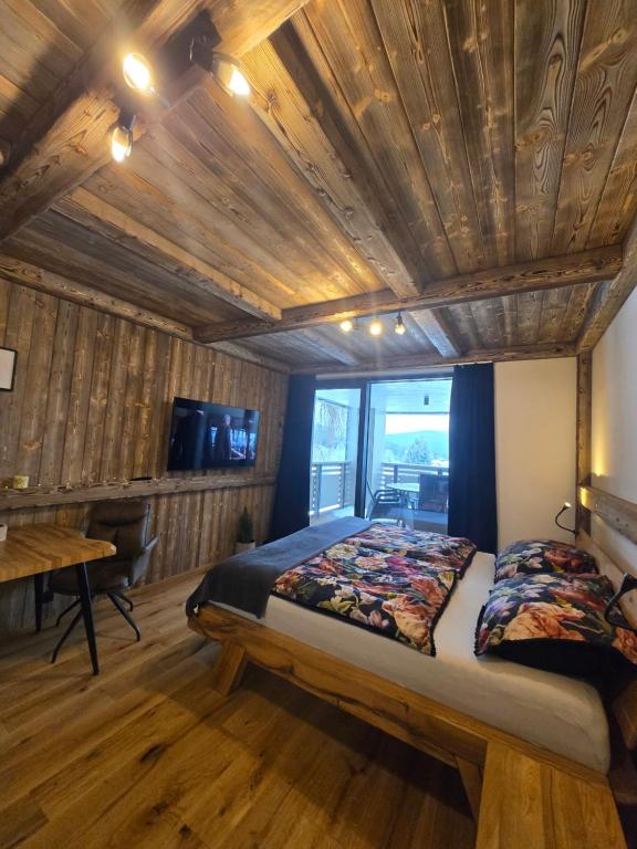 Postel nebo postele na pokoji v ubytování Corso Harrachov Apartment 303