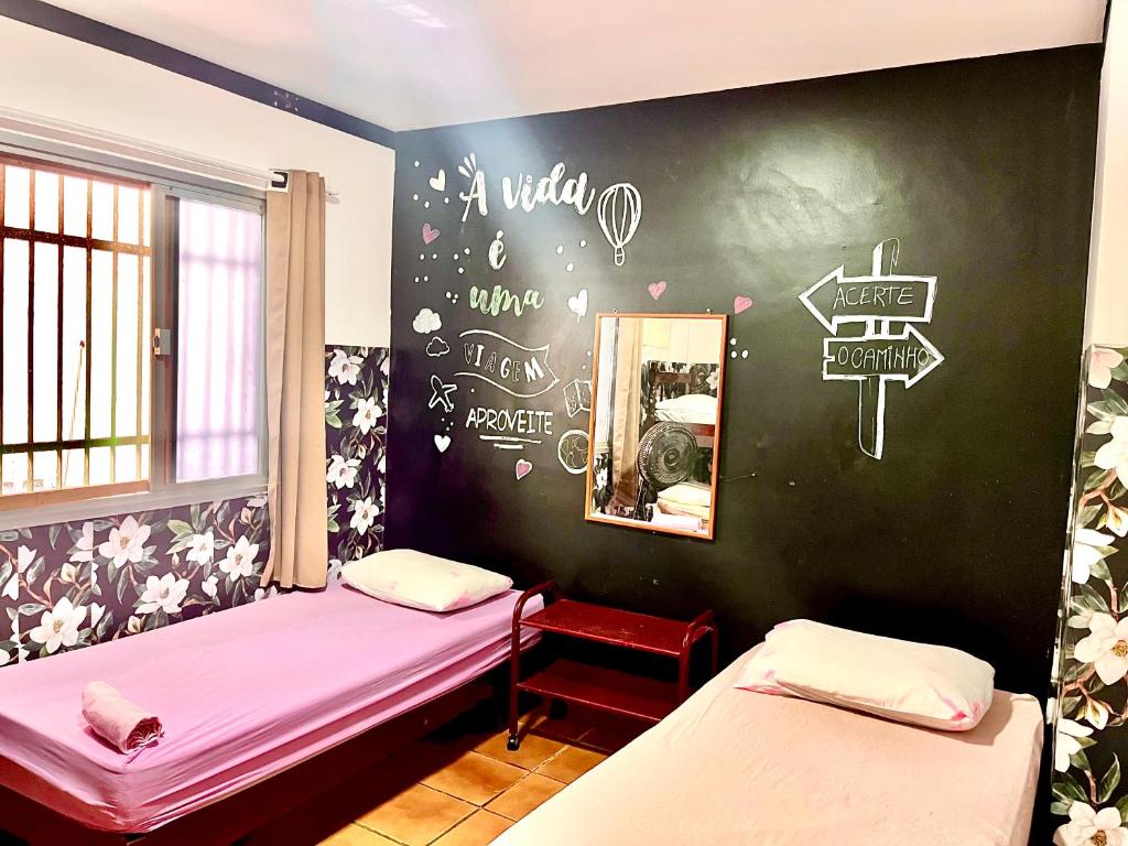 Postel nebo postele na pokoji v ubytování Toca da Mona Roots Hostel