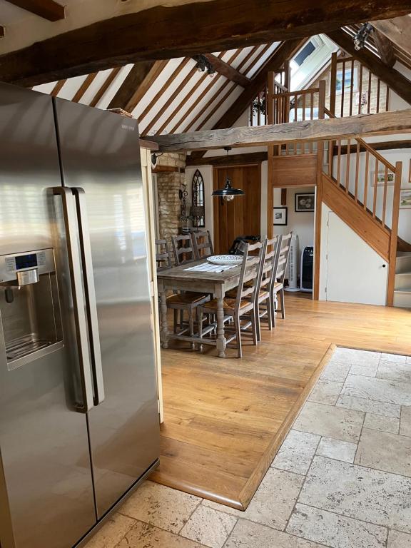 Kuchyň nebo kuchyňský kout v ubytování 3 BEDROOM 5* BARN CONVERSION COTSWOLDS