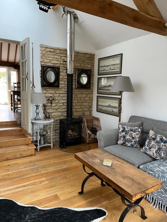 Posezení v ubytování 3 BEDROOM 5* BARN CONVERSION COTSWOLDS