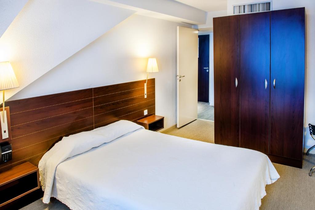 Cama o camas de una habitación en Appart'hôtel Saint Jean