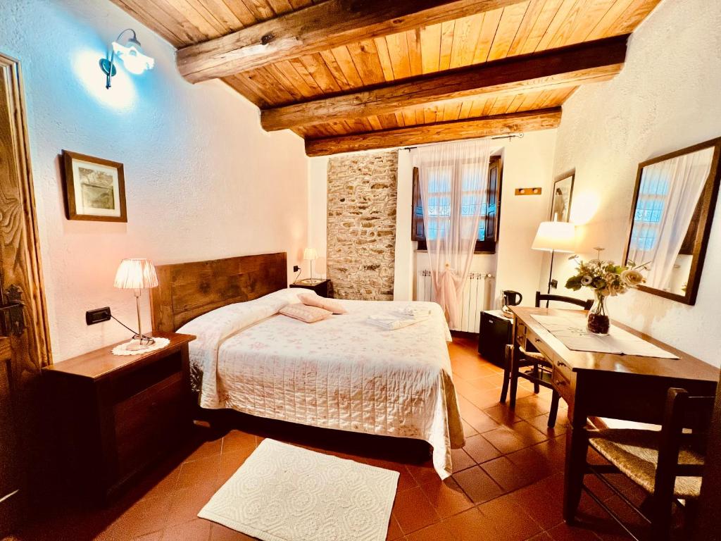 A bed or beds in a room at Agriturismo Montagna Verde Apella