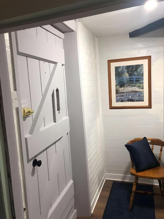 Fotografie z fotogalerie ubytování Double Room in Character Cottage With Parking, Beaulieu, New Forest v destinaci Beaulieu