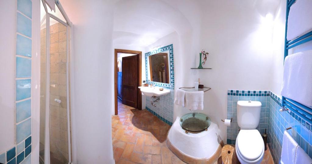 A bathroom at La Casa Degli Archi