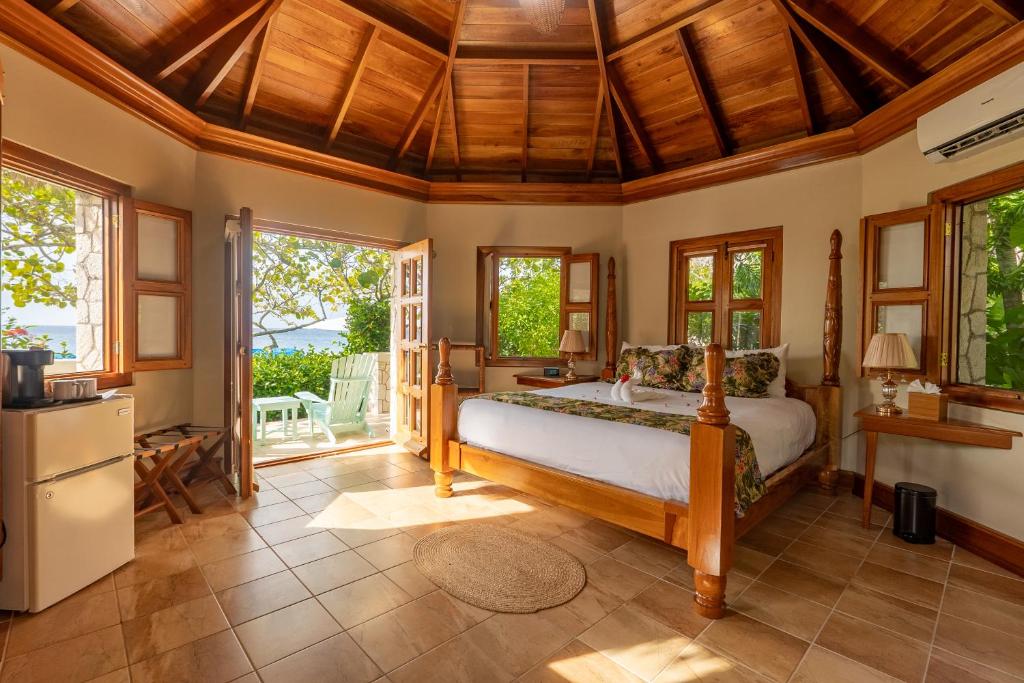 Ocean Cliff Hotel Negril Limited - Adults Only - Seaside Handcrafted Stone Cottage