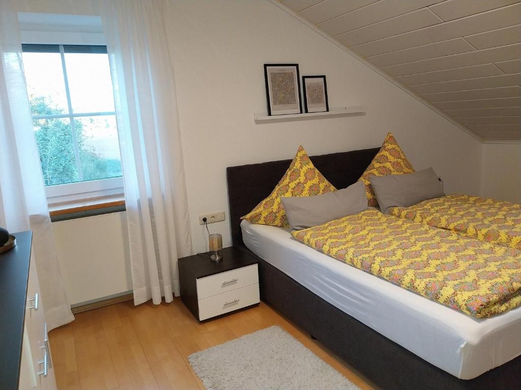 Postel nebo postele na pokoji v ubytování 5 Sterne Ferienwohnung Alpenblick nur für Urlaubsgäste
