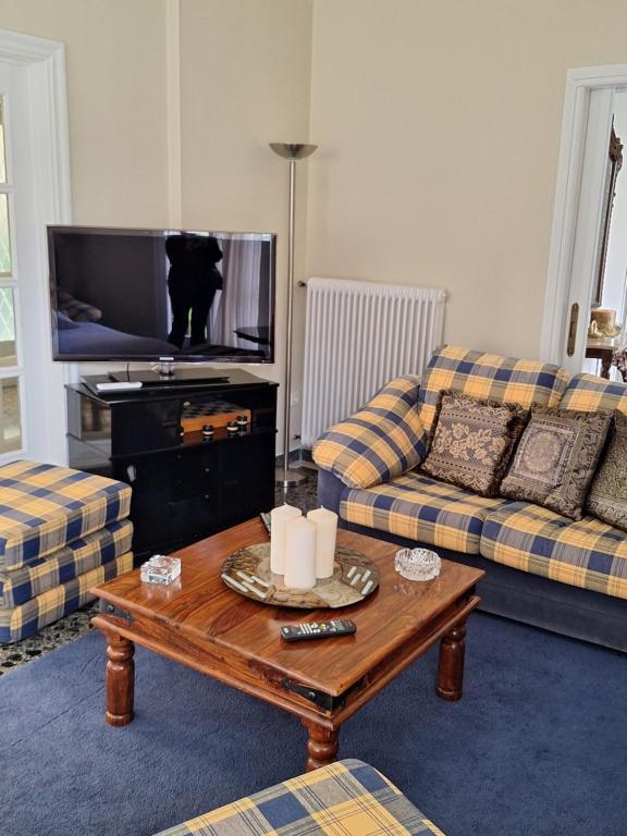 a living room with two couches and a coffee table at Itea's Garden House in Kírra