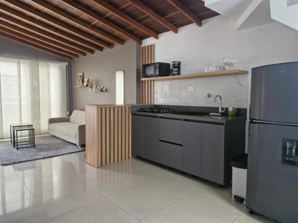 Kuchyň nebo kuchyňský kout v ubytování 302 Apartamento Completo en Medellín