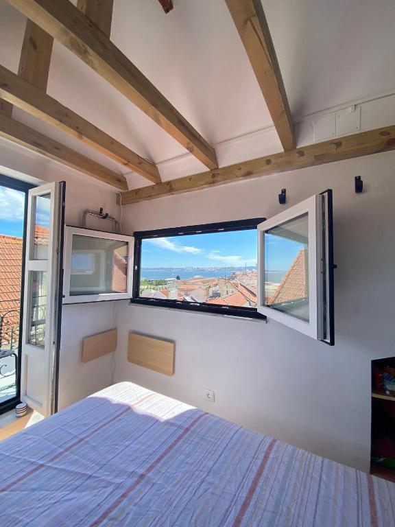 Lisbon Duplex Alfama, River Views