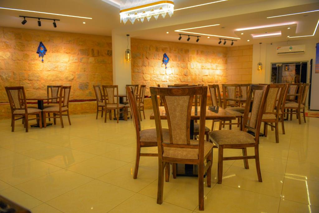 Restaurace v ubytování Petra Karam Hotel