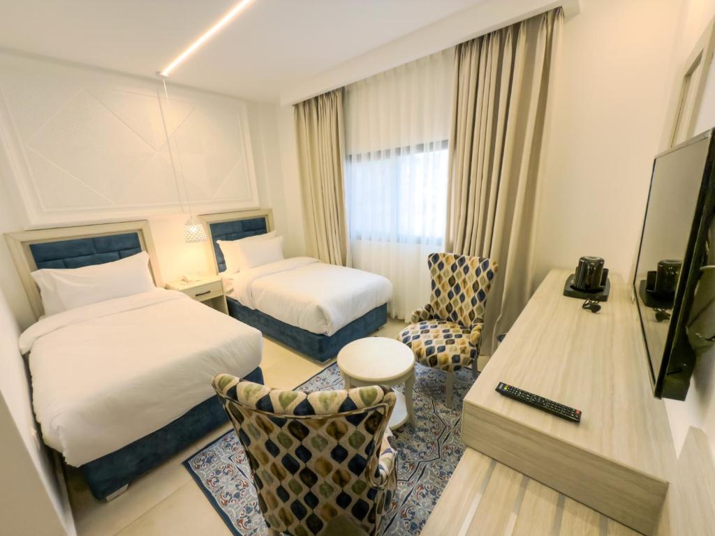 Postel nebo postele na pokoji v ubytování Petra Karam Hotel
