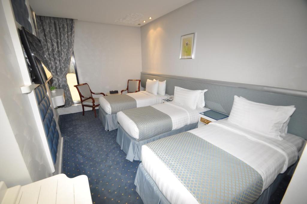 Postel nebo postele na pokoji v ubytování Montana Al Azizia Hotel