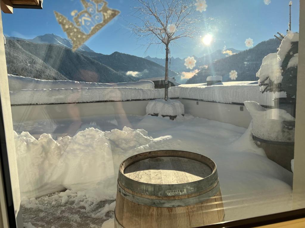 a barrel in the snow with a tree in it at Apart Steffi in Fliess