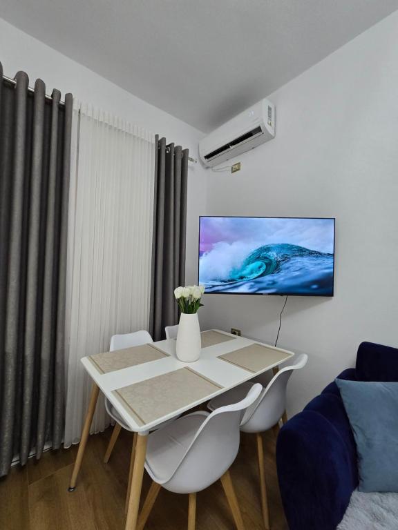 Televizorius ir (arba) pramogų centras apgyvendinimo įstaigoje Ideal Home