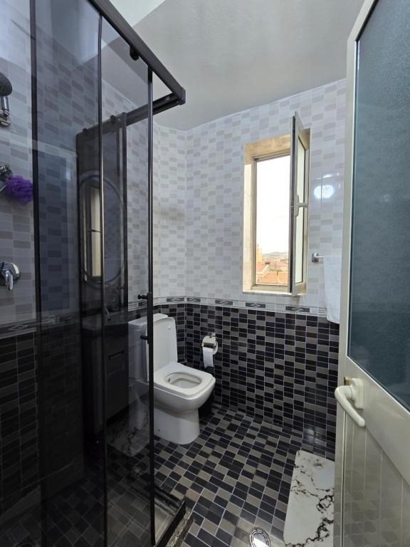 Vonios kambarys apgyvendinimo įstaigoje Ideal Home