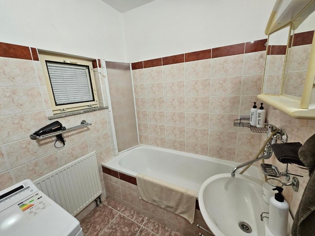 Kamar mandi di Chata Růžovka v Jeseníkách