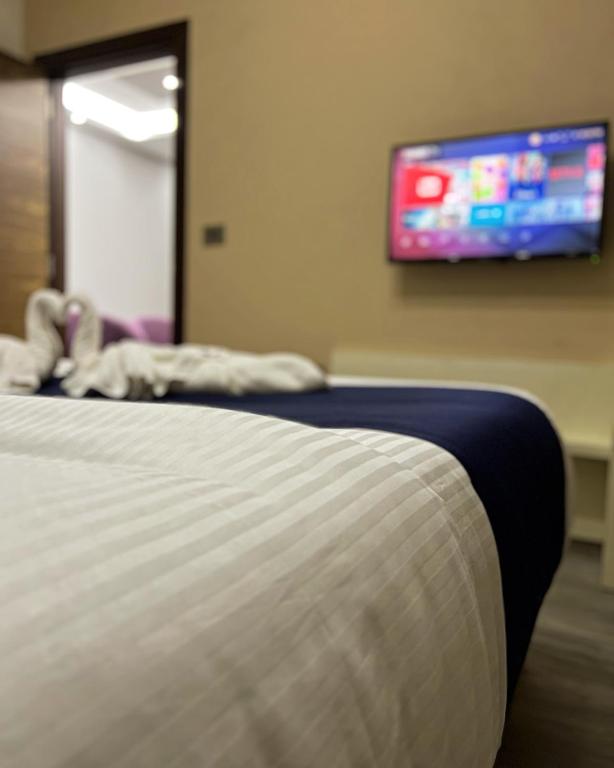 Postel nebo postele na pokoji v ubytování Matar Residence - Spacious Hotel Suites in Beirut