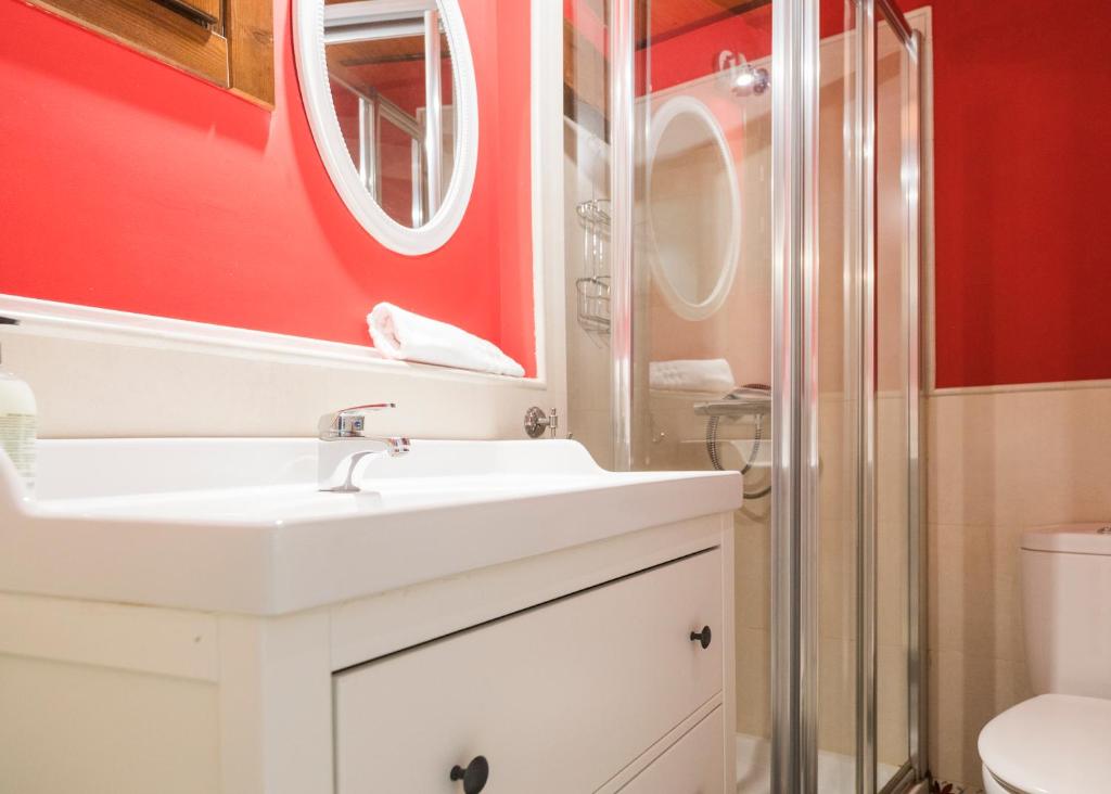 Kúpeľňa v ubytovaní El Aljibe de San Cipriano - Apartamentos Aloha Toledo