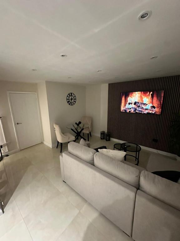 TV a/nebo společenská místnost v ubytování The Vanilla Villa