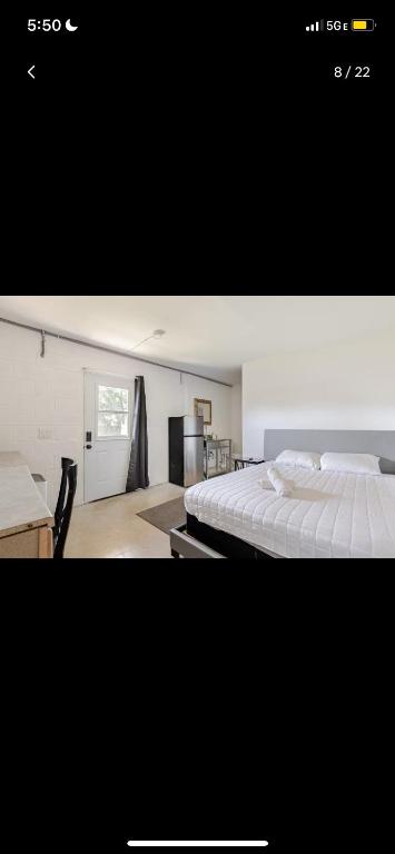 En eller flere senge i et værelse på GreyLUXstudio