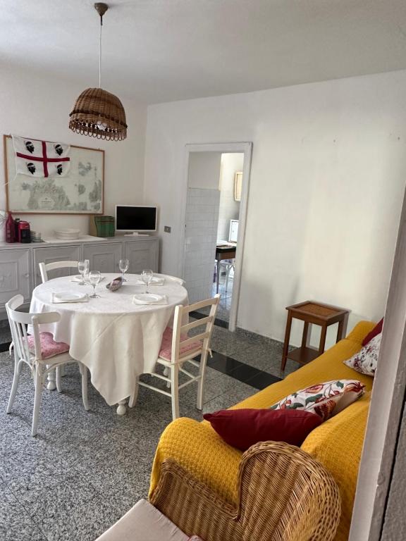 a dining room with a white table and chairs at Daria in Santa Teresa Gallura