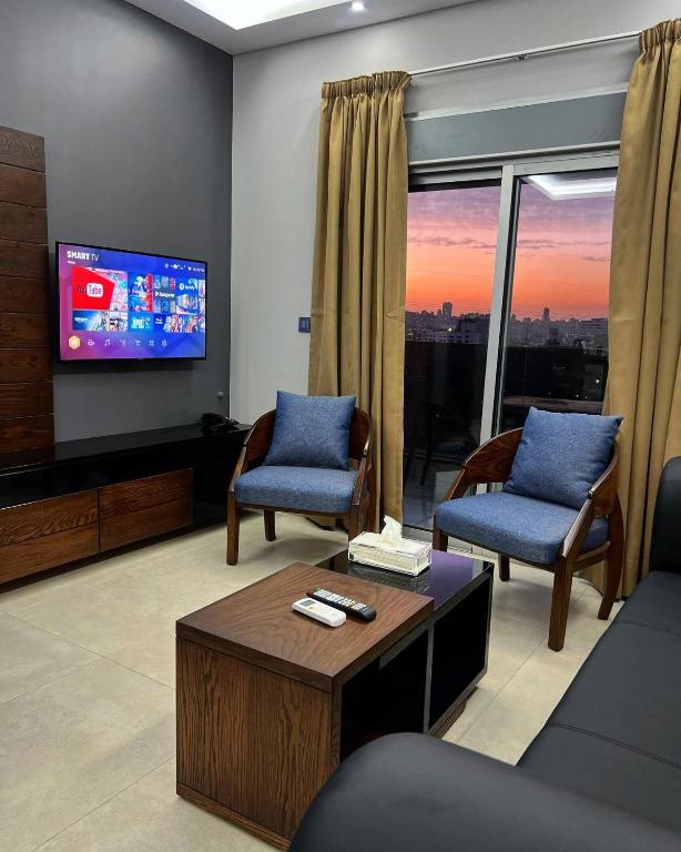 TV a/nebo společenská místnost v ubytování Matar Residence - Spacious Hotel Suites in Beirut