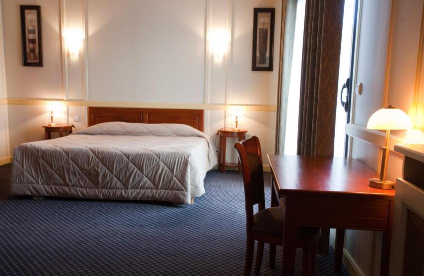 Postel nebo postele na pokoji v ubytování Hôtel Losset