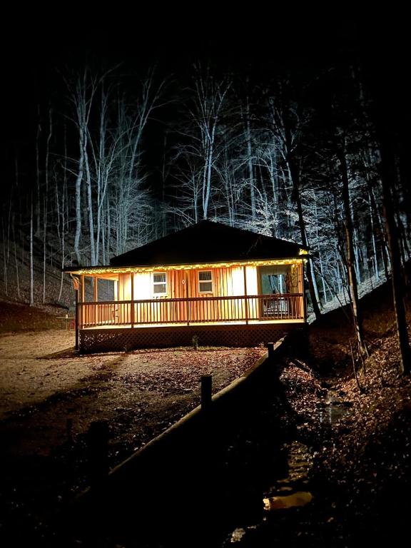 Restful River Cabin, Red River Gorge, KY, River Access & Views - Two-Bedroom House