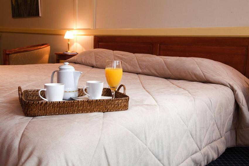 Postel nebo postele na pokoji v ubytování Hôtel Losset
