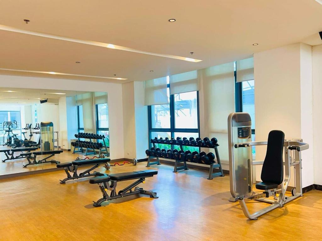 Spordikeskus ja/või sportimisvõimalused majutusasutuses Modern and Cozy One Manchester Place in Mactan Newtown