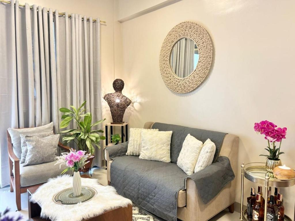 Istumisnurk majutusasutuses Modern and Cozy One Manchester Place in Mactan Newtown