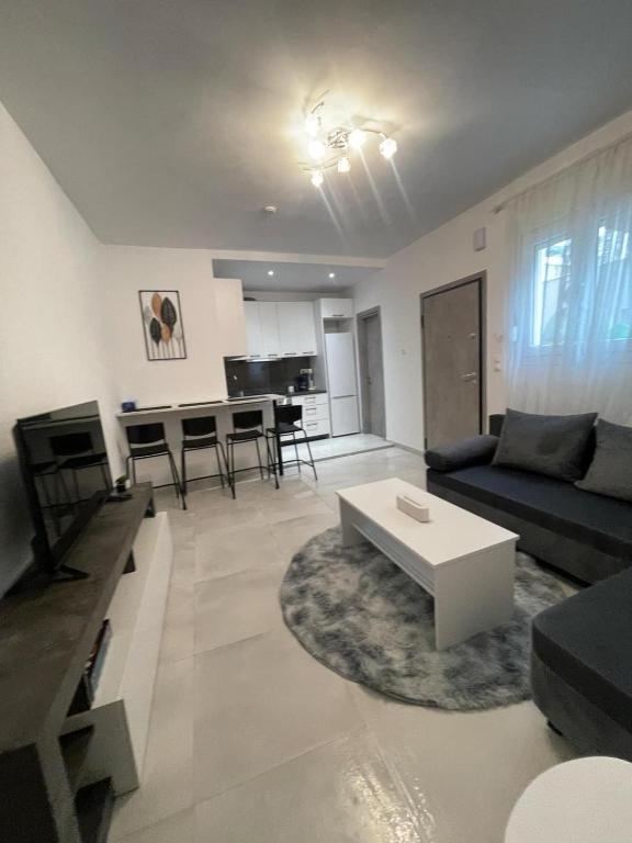 Galeriebild der Unterkunft Three with 2 Baths in Evosmos in Thessaloniki