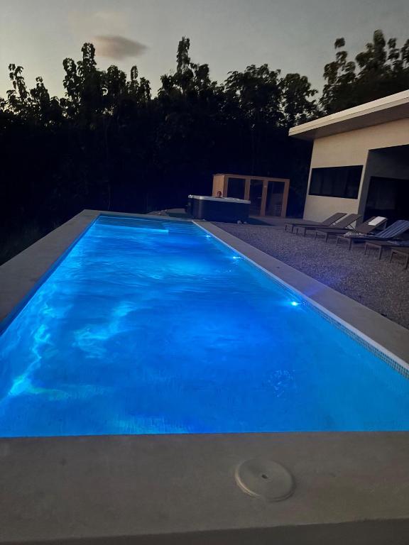 Bazén v ubytování Garden Suite at Solindo Stays nebo v jeho okolí