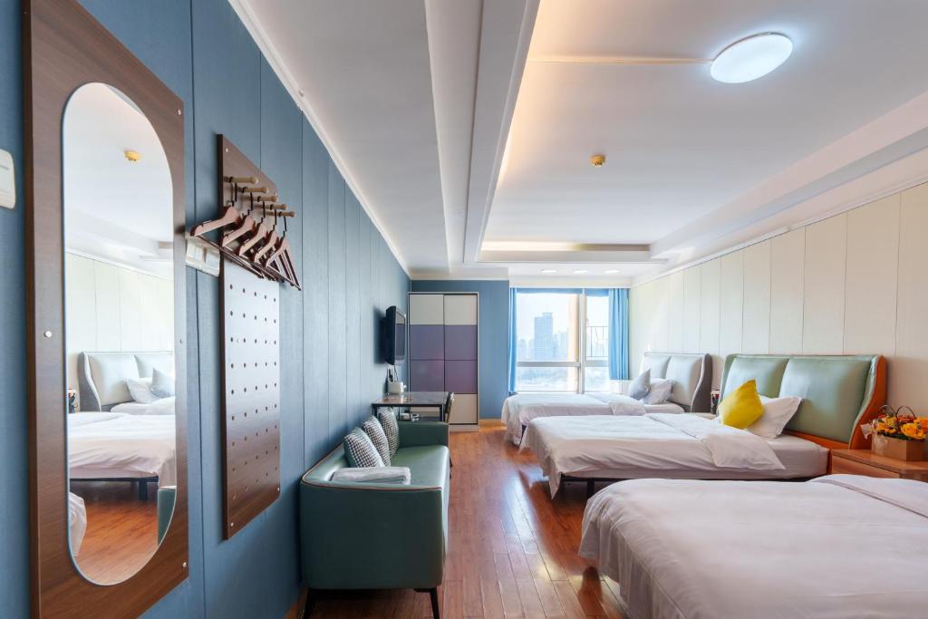 Sunny International Apartment From Beiiing Road - Standard Triple Room
